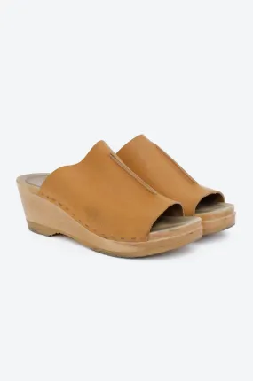 BEIGE PLATFORM SLIDES